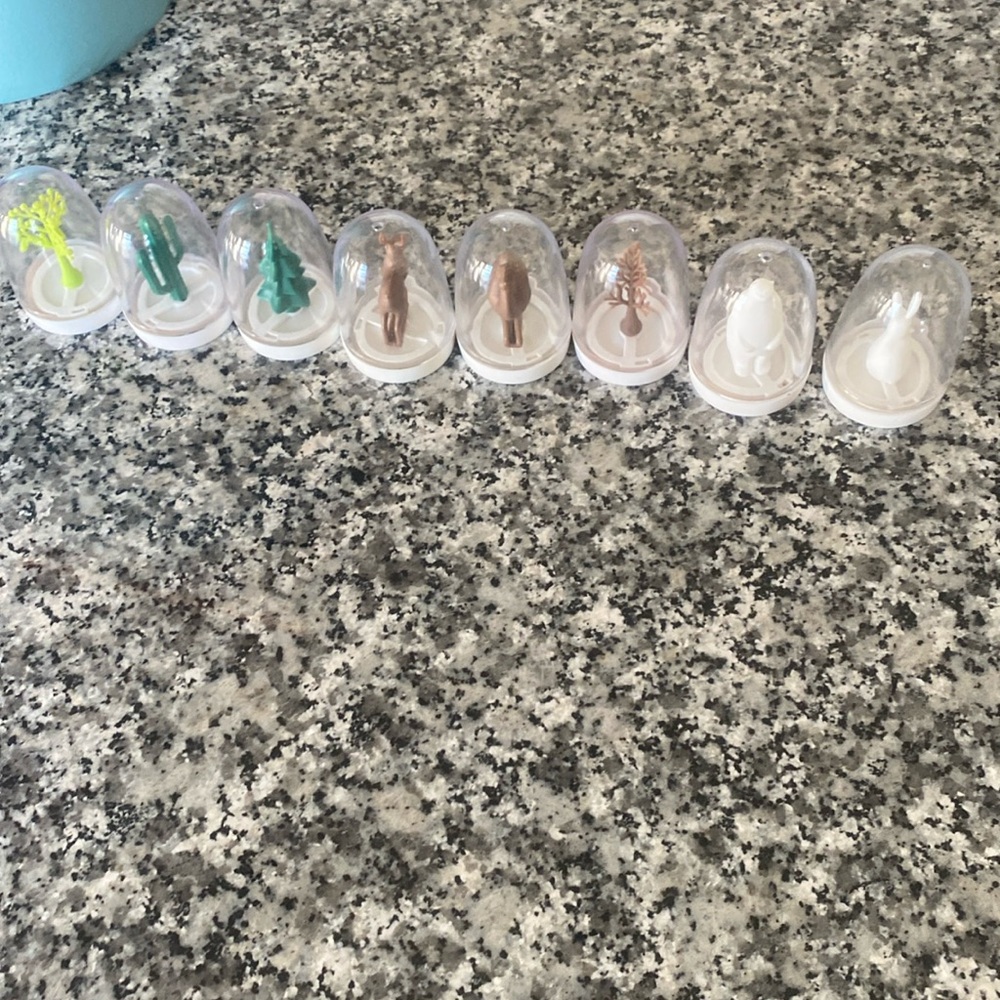 NWOT animal nature set of 8 seasoning shakers
